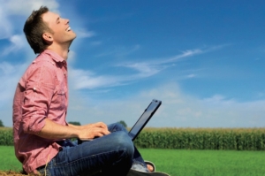 internet-agricoltura-uomo-pc