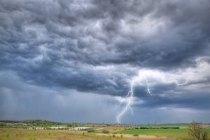 maltempo-pioggia-alluvione-temporale-fulmini-patryk-kosmider-fotolia-750