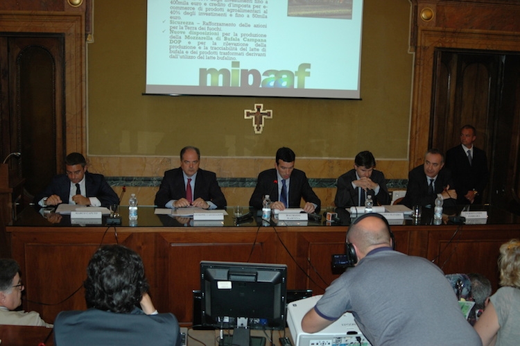 Roma, conferenza stampa al Mipaaf per i primi 120 giorni di governo