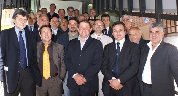 I componenti del nuovo Comitato direttivo di Aia che sarà in carica sino al 2013 (a sinistra il presidente, Nino Andena)