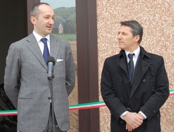 Alessandro Malavolti, amministratore delegato del gruppo AMA e Stefano Orsi, presidente de 'Il Costruttore', durante l'inaugurazione di uno dei punti vendita