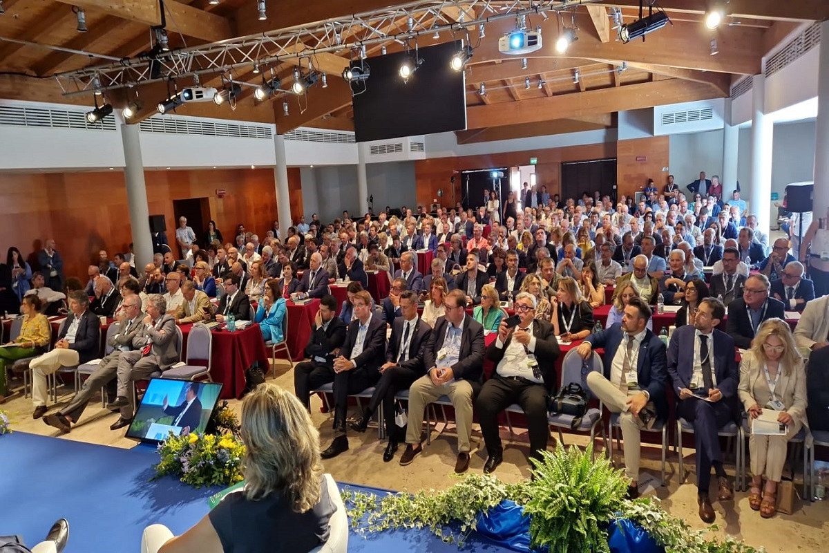 L'annuncio del ministro Tajani è giunto mentre erano presenti oltre un centinaio di rappresentanti dei consorzi di bonifica e irrigazione di tutta Italia
