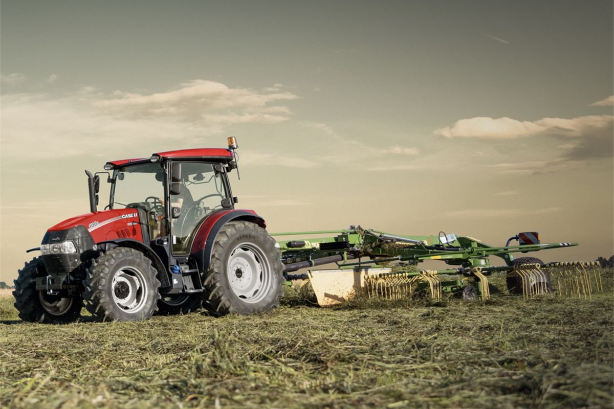 Il nuovo trattore Farmall 100 A è ideale per aziende agricole medio piccole
