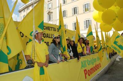Latina, oltre 300 trattori in piazza in difesa del made in Italy