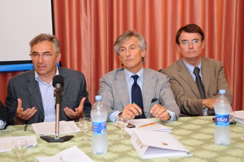 Da sinistra: Tiberio Rabboni (assessore all'agricoltura della Regione Emilia-Romagna), Paolo Bruni (presidente del Cso), Renzo Piraccini (Consigliere delegato del Cso)