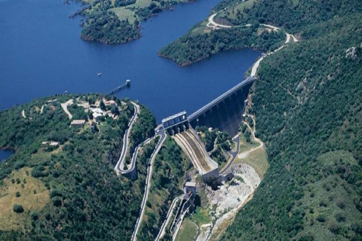 In foto: la diga su fiume Liscia in Sardegna, che alimenta l'acquedotto irriguo del Consorzio di Bonifica della Gallura