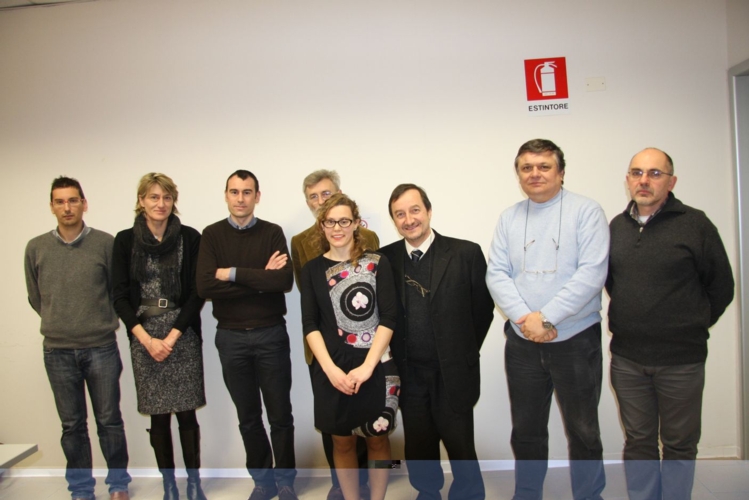 Isabel Ferran Battlò (al centro) con la commissione del master