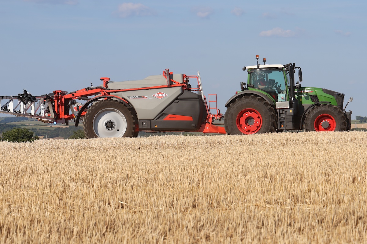 La serie KUHN Karan offre modelli con barre fino a 45 metri e serbatoi fino a 8mila litri