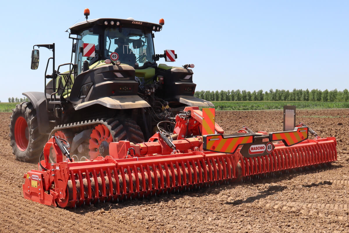 In campo con l'erpice Toro Super Rapido da 6 metri di Maschio Gaspardo