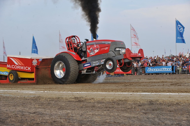 McCormick Red Fox - Tractor pulling