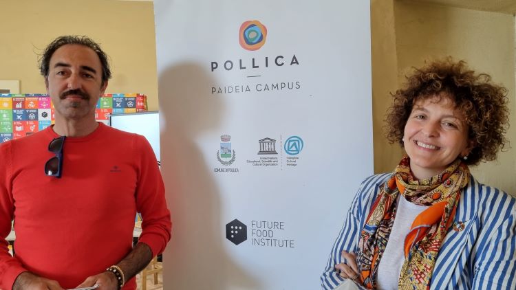 In foto: Stefano Pisani, sindaco di Pollica, e Sara Roversi, presidente del Future Food Institute, tra i creatori del Paideia Campus