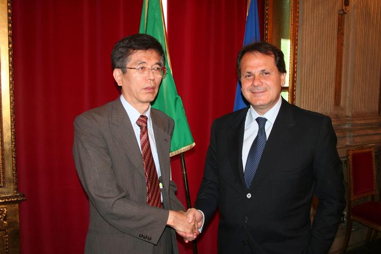 Il ministro Romano e il viceministro all'Agricoltura giapponese Takashi Shinohara
