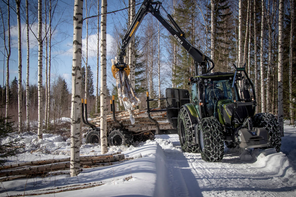Lo Studio Unlimited può equipaggiare i modelli Valtra con diverse attrezzature forestali