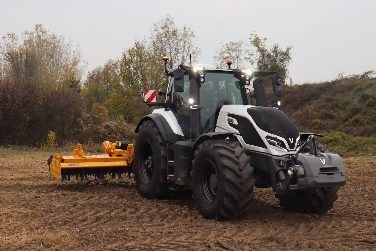 Nuovo trattore Valtra Q285 indicato per la lavorazione del terreno
