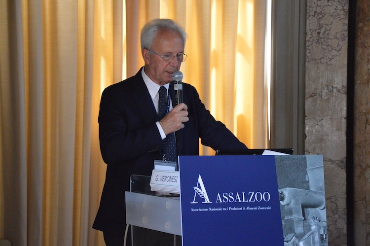 Alberto Allodi, presidente di Assalzoo, nel corso dell'assemblea annuale 2016