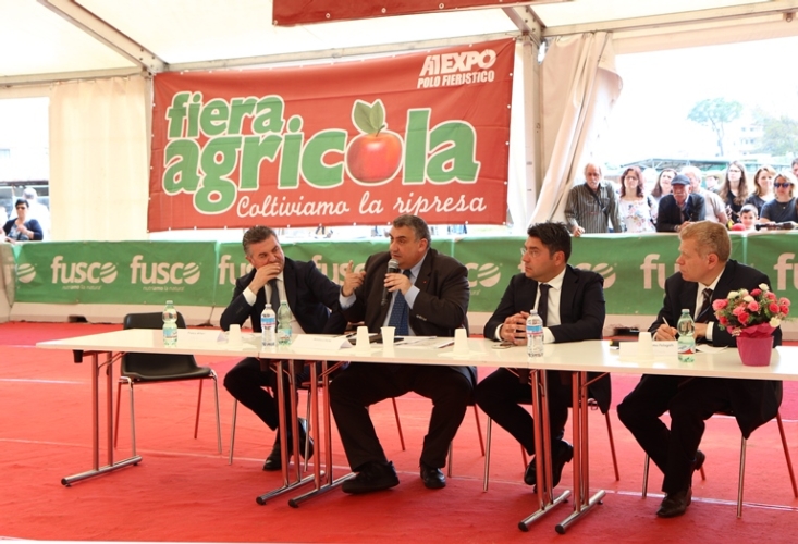 Un momento della tavola rotonda, da sinistra: Franco Alfieri, il direttore dell'IzsM, Antonio Limone ed il patron di Fiera Agricola, Antimo Caturano