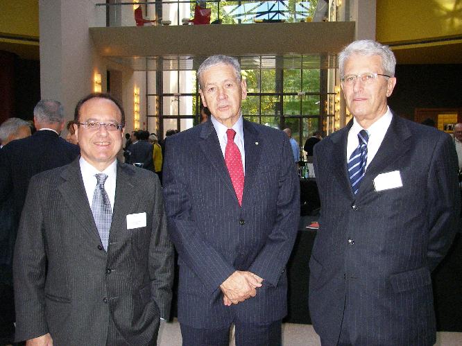 Da sinistra, Giovanni Mantovani, direttore generale di Veronafiere, l’ambasciatore d’Italia negli Usa Giovanni Castellaneta, Camillo Cametti, consigliere di Veronafiere