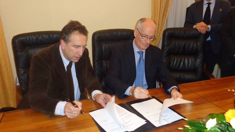 Franco Gabrielli e Andrea Sisti firmano il protocollo d'intesa tra la Protezione civile e il Conaf