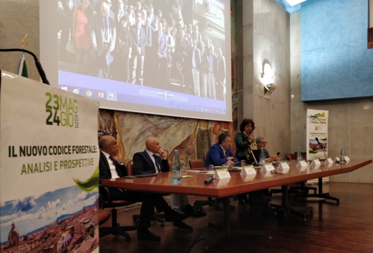 Il tavolo dei relatori dell'assemblea di Palermo