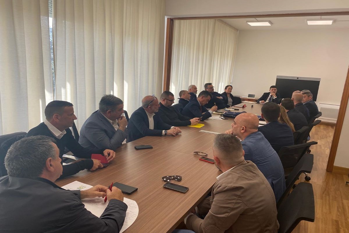 In foto: un momento dell'incontro tra l'assessore Gian Franco Satta e le organizzazioni agricole sarde