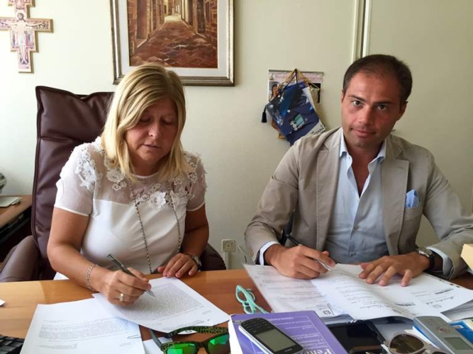 La firma del protocollo d'intesa tra la direttrice della Casa circondariale Stefania Baldassari ed il presidente di Confagricoltura Taranto, Luca Lazzàro