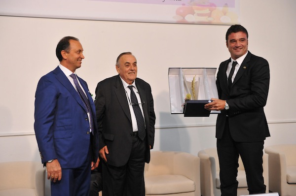 Oscar Macfrut 2011, il presidente Domenico Scarpellini premia Sorma Group