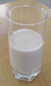 bicchiere-latte.jpg