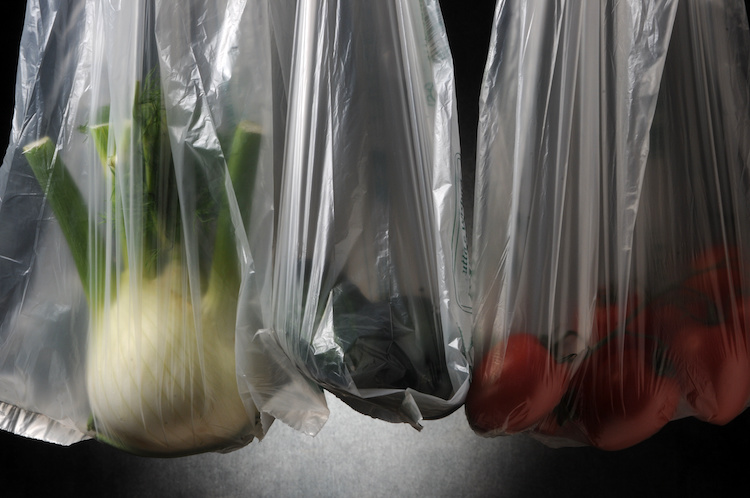 L'uso delle materie plastiche nelle filiere agroalimentari è divenuto un problema che non può essere trascurato (Foto di archivio)