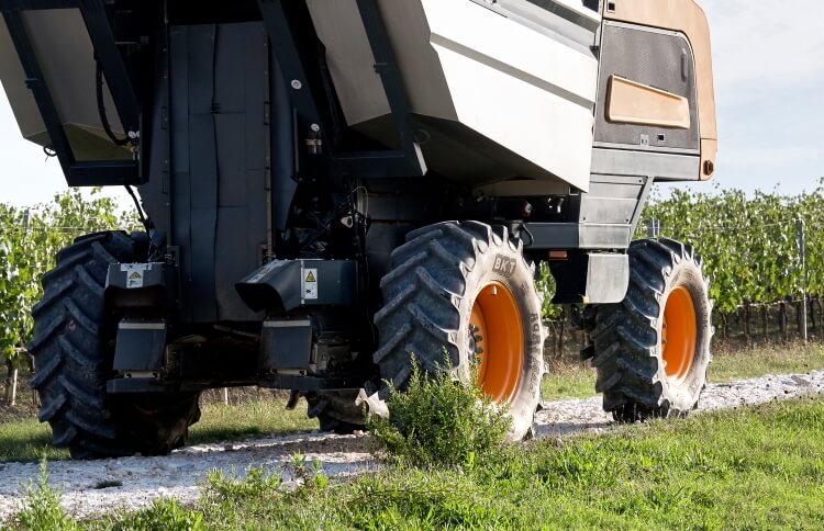 BKT offre un'ampia soluzione di pneumatici per macchine agricole che operano in pendenza