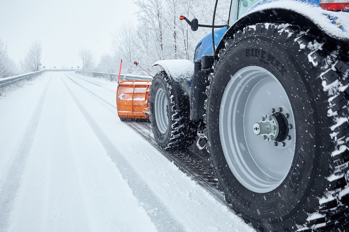 Pneumatici Mud and Snow della gamma RIDEMAX di BKT per trattori, adatti a neve e ghiaccio