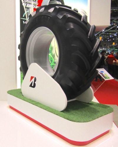 Nuovo pneumatico VT-Combine, esposto nello stand Bridgestone a Eima 2016