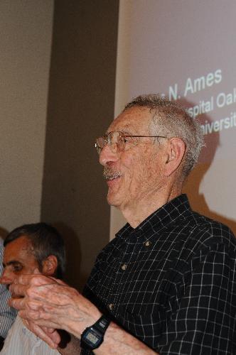 Il dottor Bruce Ames durante l'incontro di Bayer CropScience