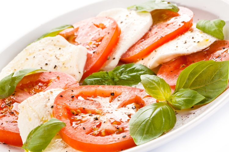 Un'insalata caprese: Nutrameal contiene anche i bio peptidi