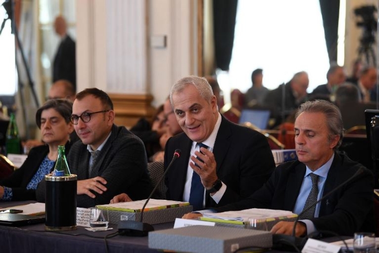 In foto al centro, il consigliere delegato, Nicola Caputo e a destra l'Autorità di gestione, Filippo Diasco, mentre comunicano i risultati del Psr Campania