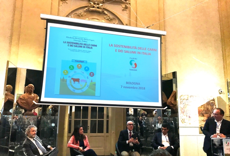 Un momento della presentazione del volume “La sostenibilità delle carni e dei salumi in Italia”. Da sinistra, E. Capri, E. Bernardi, G. Pulina, M. Marino, C.A. Pratesi