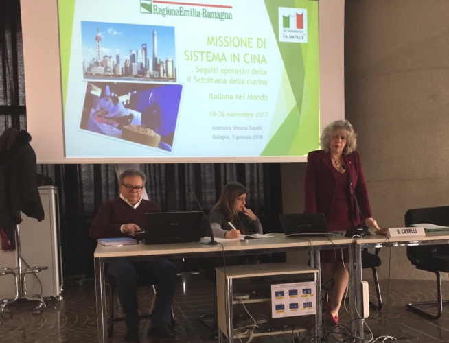 L'intervento di Simona Caselli (a destra), assessore all’Agricoltura dell'Emilia Romagna, alla presentazione delle iniziative per l'export agroalimentare in Cina 