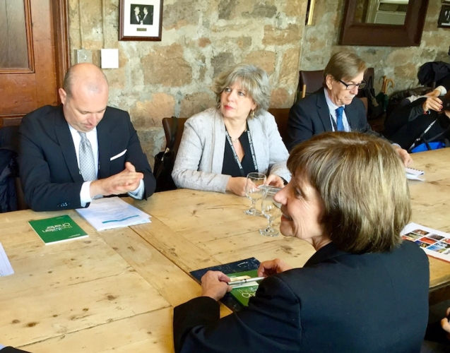 Un momento dell'incontro tra l'assessore Caselli, il ministro Karen Ross (di profilo) e il presidente Bonaccini