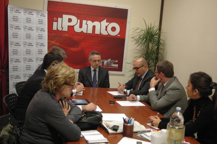 Il ministro Mario Catania nella redazione del settimanale Il Punto (Foto Alessandro Vespa©)