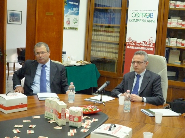 Da sinistra: Claudio Gallerani presidente Coprob e il ministro Mario Catania