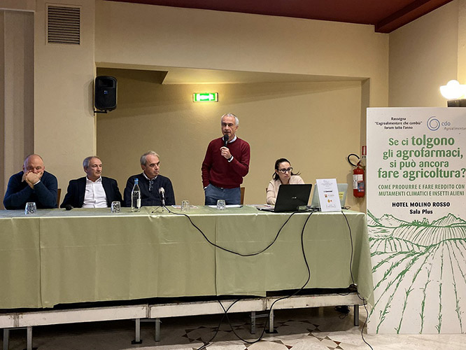 Camillo Gardini, presidente del Cdo Agroalimentare, apre il convegno sugli agrofarmaci 