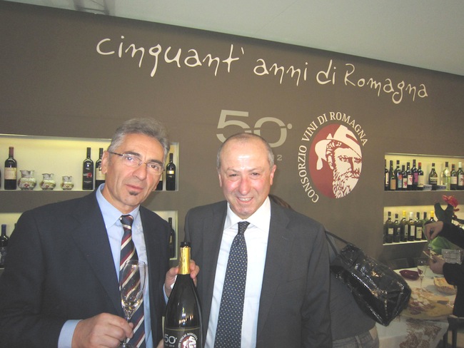 Da sinistra: l'assessore Rabboni e il presidente del Consorzio Vini di Romagna Giordano Zinzani