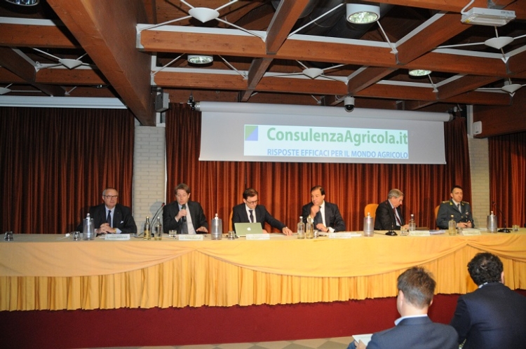 Nella foto il tavolo dei relatori al convengo di ConsulenzaAgricola lo scorso 17 dicembre a Cervia (Ra)