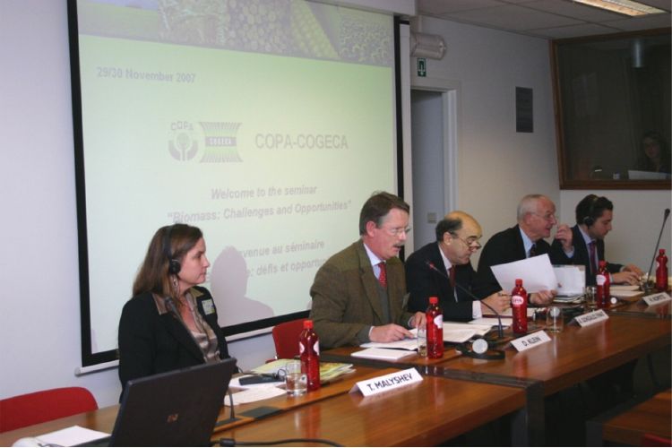 Foto da www.copa-cogeca.be/it/ - Il tavolo dei relatori
