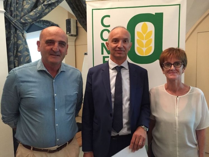 Al centro il presidente di Confagricoltura Piemonte, Enrico Allasia, con i vicepresidenti regionali Paolo Dentis e Paola Battioli