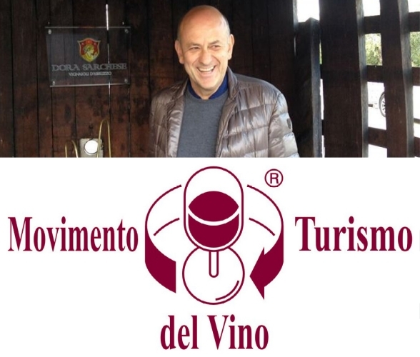Il presidente Nicola D'Auria sopra il logo dell'associazione Movimento turismo vino