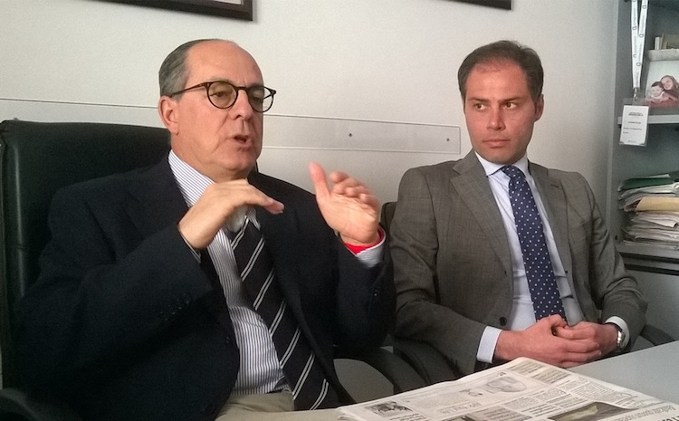 Paolo De Castro e Luca Lazzàro, presidente di Confagricoltura Taranto fotografati durante l'incontro del 18 aprile 2016