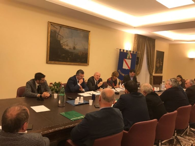 Un momento dell'incontro tra il presidente De Luca e la delegazione Cia Campania guidata dal presidente Mastrocinque
