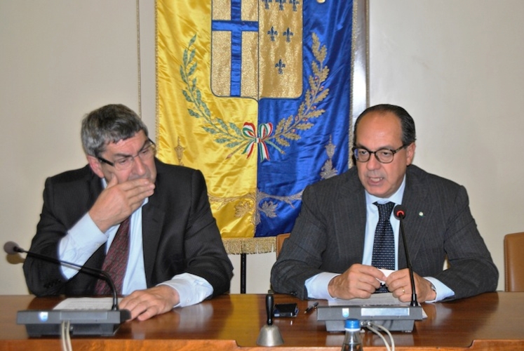 Da sinistra: il presidente del Distretto del pomodoro del Nord, Pier Luigi Ferrari e il presidente della Commissione agricoltura del Parlamento europeo Paolo De Castro