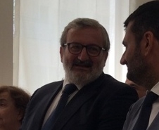 Michele Emiliano, presidente della Regione Puglia, contrario ad una norma edilizia che penalizzi gli agricoltori colpiti da Xylella fastidiosa