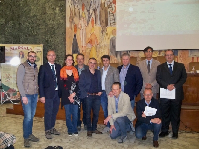 Alcuni dei relatori, il presidente di Assoenologi Sicilia (Giacomo Manzo) ed Ercole Alagna (moderatore della seconda giornata)